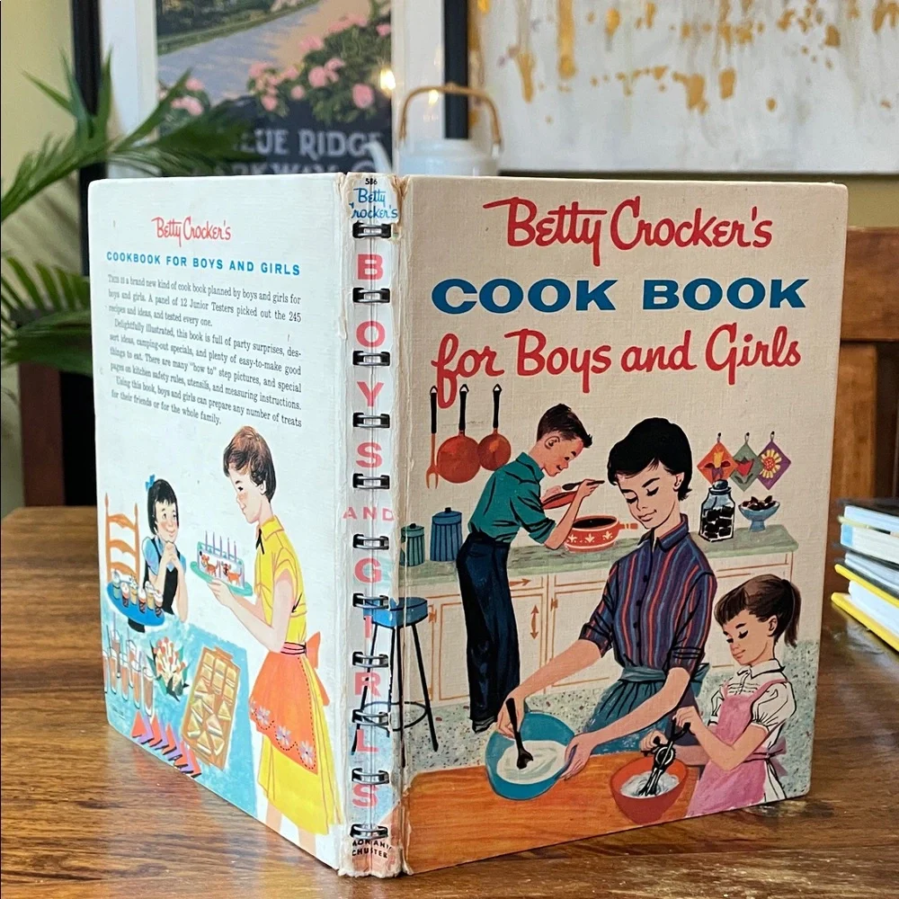 5 Mixed Lot Vintage Cookbooks: Betty Crocker Oetker Eagle Lucky Luck Microwave